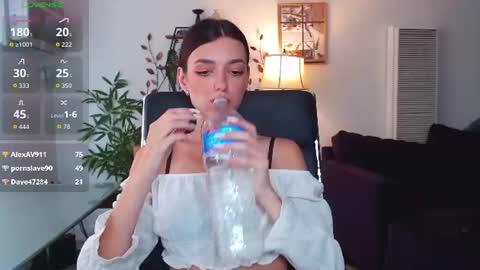 Olivia online show from July 25, 8:40 pm