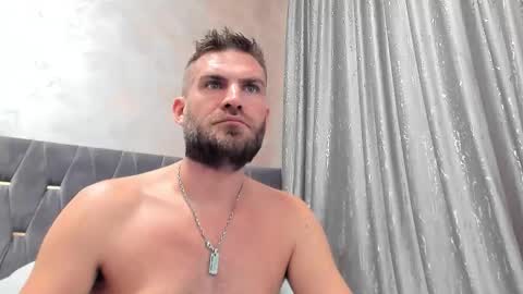 10in_deluxe online show from December 4, 7:19 am