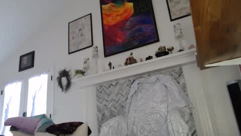 Aurora Willows online show from December 17, 4:25 pm