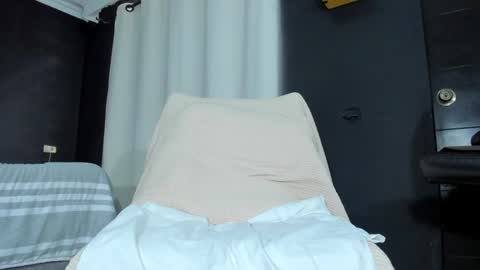 kim 04suarez online show from January 11, 9:04 pm