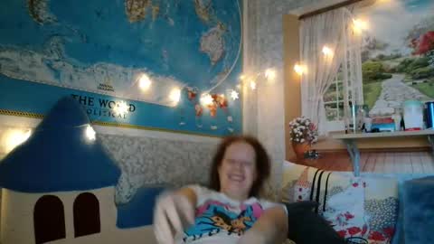 12ennie online show from December 3, 7:53 am