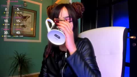 Moona  online show from November 6, 3:15 pm