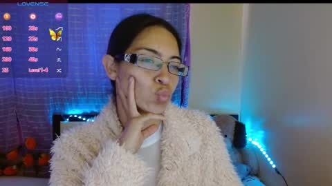 paola online show from December 4, 11:15 pm