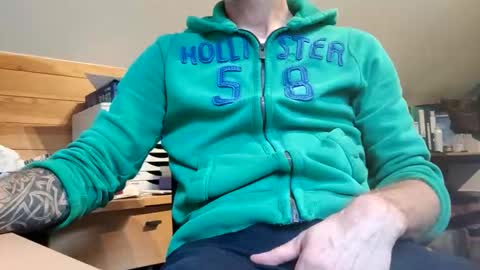 22_acacia_avenue online show from December 3, 12:28 pm