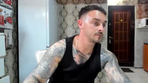 2sexymuscles online show from June 10, 8:18 pm