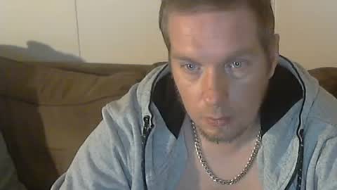 2small4you83 online show from December 8, 9:24 am