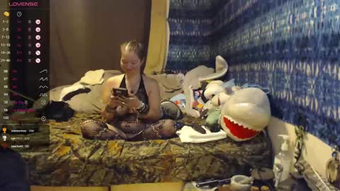 420stonerchick online show from May 15, 1:29 pm