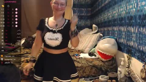 420stonerchick online show from May 22, 1:29 pm
