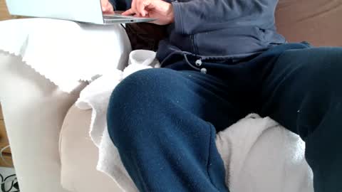 F E L I X -  -  F O ll O W      M E  online show from January 6, 12:46 pm