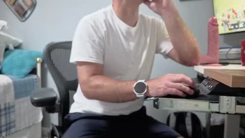 Hi Five The Short Guy online show from June 18, 3:28 pm