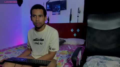 69blackwhite online show from May 18, 11:16 am