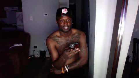 NoFaceNoCase online show from April 14, 5:11 am