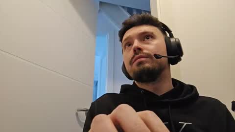 8inchdude93 online show from April 27, 10:57 am