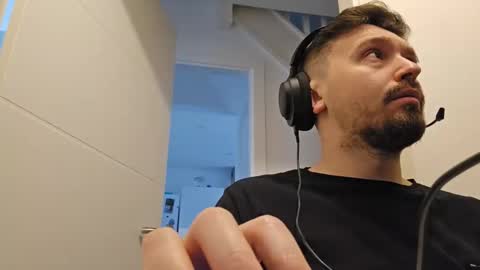 8inchdude93 online show from April 28, 8:07 am