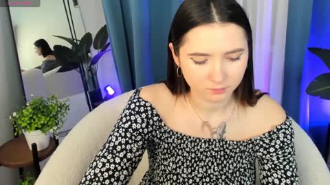 Mia online show from December 11, 3:56 am