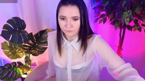 Mia online show from December 27, 9:00 pm