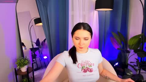 Mia online show from December 15, 12:18 am