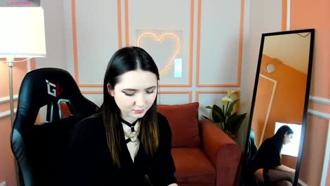 Mia online show from December 13, 9:09 pm