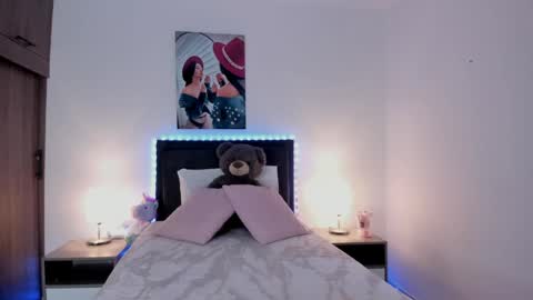 _alana_grey_ online show from May 23, 12:45 pm