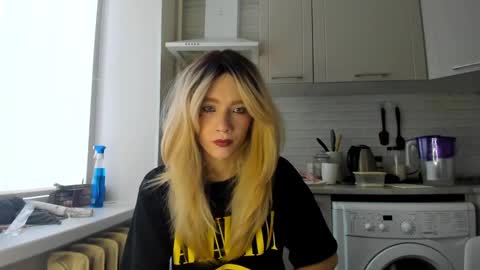 Snapshot of _alice_kitty chatting on January 4, 9:32 am Gaylord online show from January 4, 9:32 am