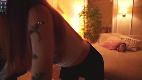 _alice_meyss_ online show from December 5, 9:23 pm