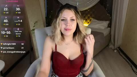_amymoore_ online show from April 6, 4:46 am