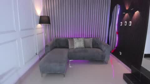 Ana online show from January 7, 7:52 pm