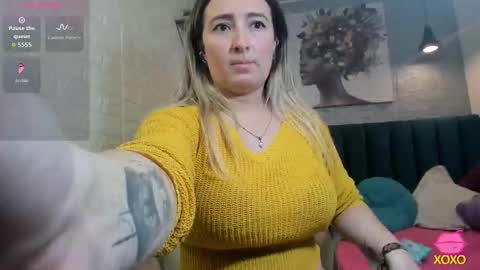 Snapshot of _antonella_11 chatting on October 2, 11:47 pm _antonella_11 online show from October 2, 11:47 pm