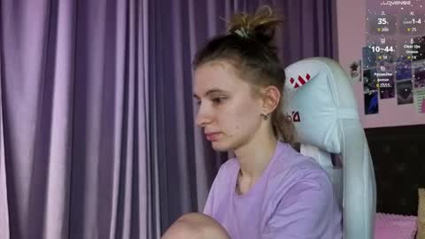 _ash_leyy_ online show from April 12, 7:45 am