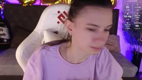 _ash_leyy_ online show from December 19, 1:34 am