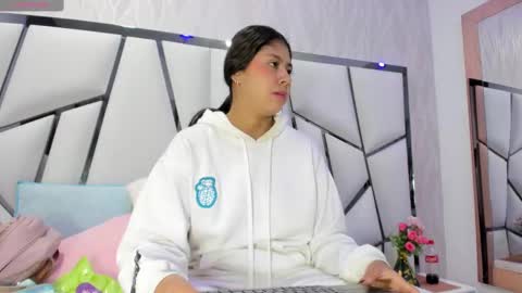Snapshot of _aurora18 chatting on September 10, 3:07 am Aura online show from September 10, 3:07 am