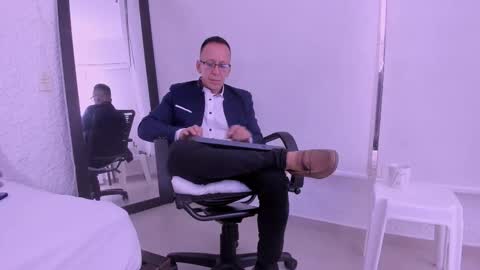 _axelking_ online show from February 25, 11:36 am