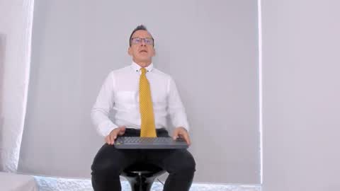 _axelking_ online show from October 28, 11:44 am