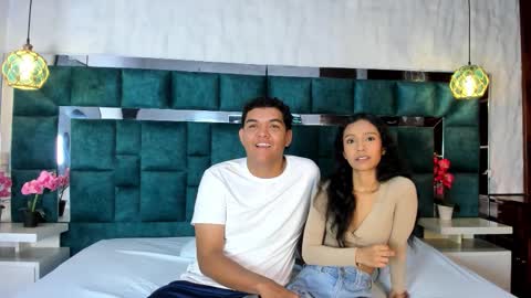 _bonnyandclyde online show from February 3, 1:15 pm