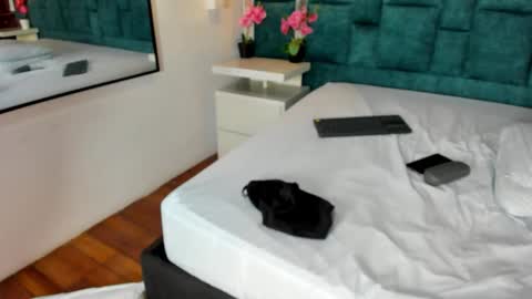 _bonnyandclyde online show from March 9, 1:38 pm