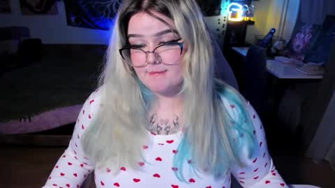 _candym1lky_ online show from January 19, 8:02 am