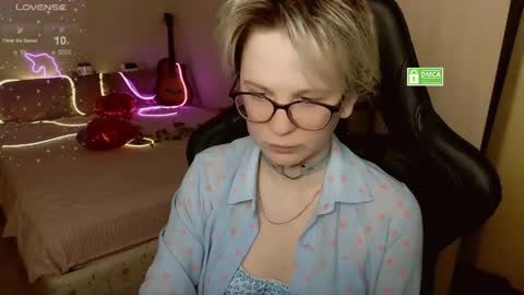 chloue and Gretta online show from March 23, 5:29 pm