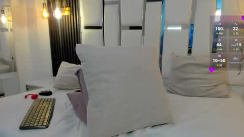 Emma online show from December 19, 5:19 pm