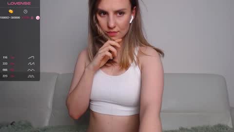 _esmeraldiyaa_ online show from January 23, 12:04 am