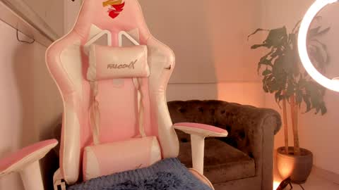 Eva online show from April 7, 11:40 pm