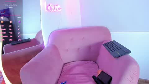 Snapshot of _gabbyx_ chatting on September 30, 4:17 pm Gabby online show from September 30, 4:17 pm