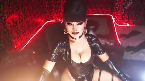 Snapshot of _hailyourqueenx chatting on December 23, 5:06 am GoDDess  Chloe online show from December 23, 5:06 am