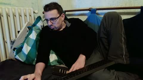 Manuel online show from December 8, 9:08 pm