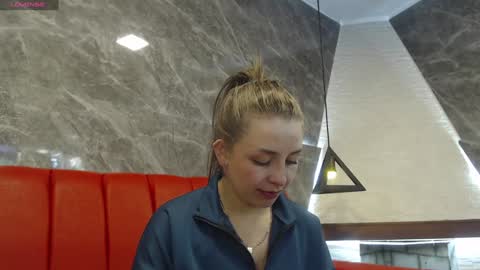 Snapshot of _isaabellaa chatting on February 6, 11:09 am Isa online show from February 6, 11:09 am