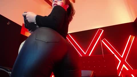 Isa online show from December 13, 7:53 pm