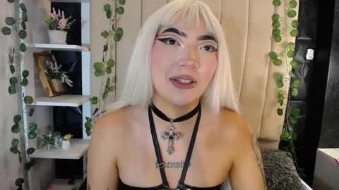 Mia online show from February 25, 3:53 pm