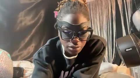  Juicy Jezebel online show from March 29, 3:30 am