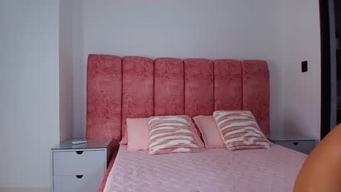 Kendall online show from November 18, 11:57 am