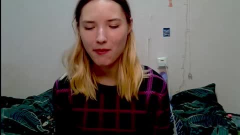 _kikiclark_ online show from October 5, 9:11 pm