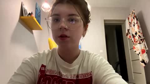 Snapshot of _kirieshka chatting on February 10, 12:30 am Molly   Emily online show from February 10, 12:30 am